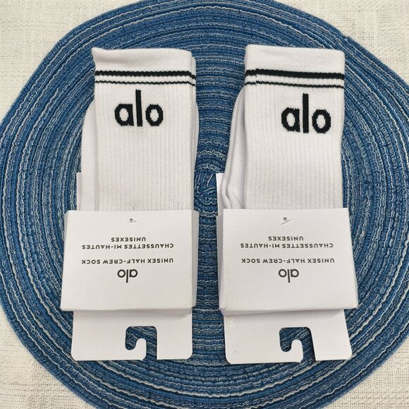 NWT ALO Yoga Socks 2 Pairs - Picture 1 of 4
